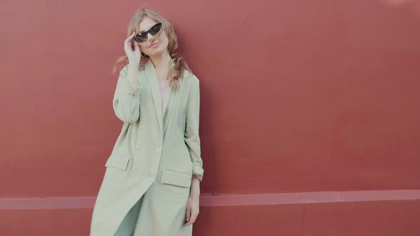 Young beautiful smiling hipster girl in trendy summer clothes posing outdoors alt