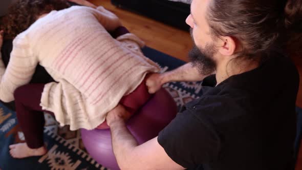 Therapist Gives Lady Lumbar Back Massage alt