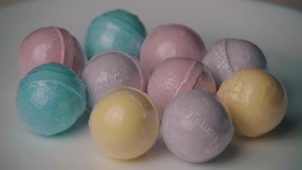 Bath Bombs in Different Colors Spin alt