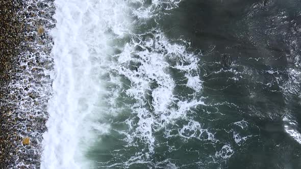 Vertical orientation video: Foamy sea waves. Sea expanse landscape