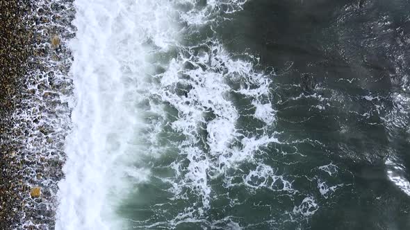 Vertical orientation video: Foamy sea waves. Sea expanse landscape alt