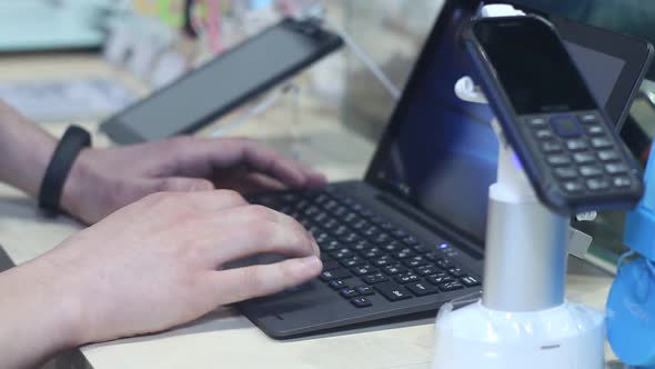 Man Uses Modern Computer Technology In The Office alt