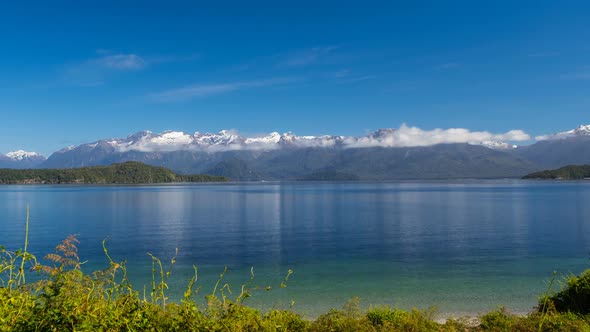 View on Amazing Lake in New Zealand alt
