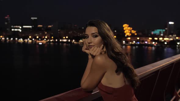 Beautiful Tourist Woman in Night City alt