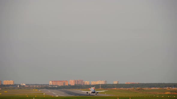 Wide Shot Plane Landing