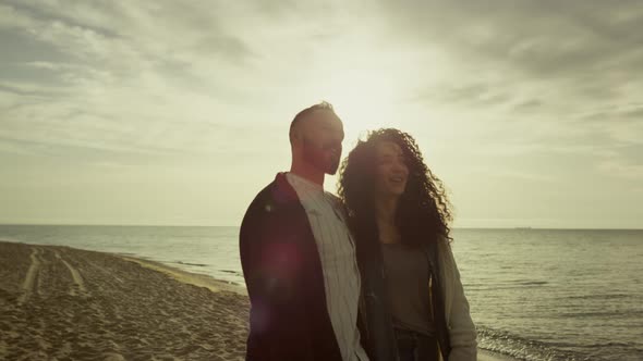 Romantic People Loving Sea Beach Landscape alt