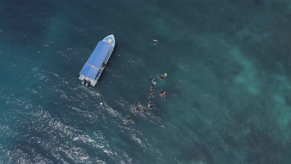 A group of divers getting ready to dive in Tenggol Island