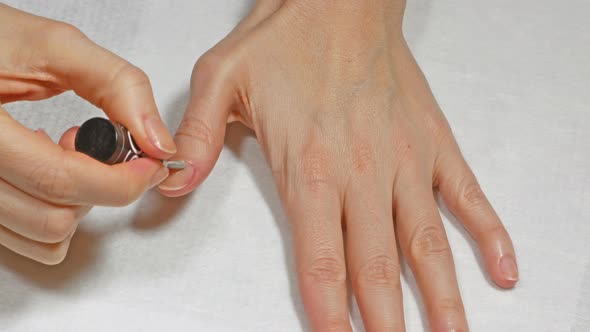 Application of Base to The Nails of The Left Hand alt