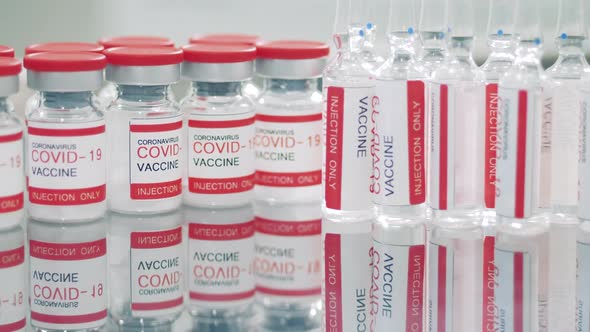 Multiple Ampoules with Anticoronavirus Vaccines alt