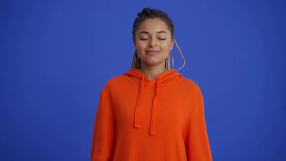 Smiling African girl with braid hairstyle looking at the camera alt