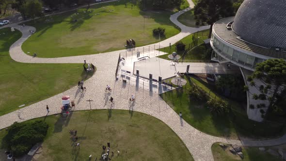 Pedestrian and cycling area around Galileo Galilei planetary in Tres de Febrero Park, Buenos Aires. alt