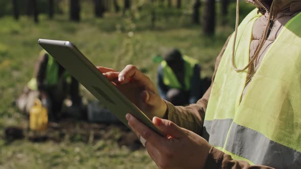 Farmer Using Tablet alt