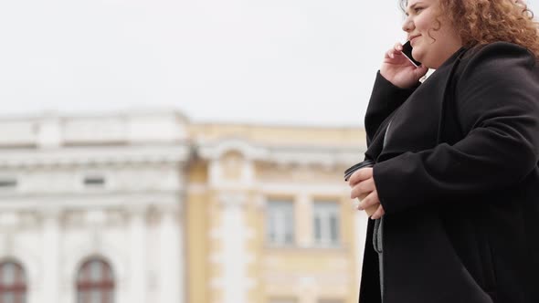 Enjoying Communication Happy Fatty Woman Body alt