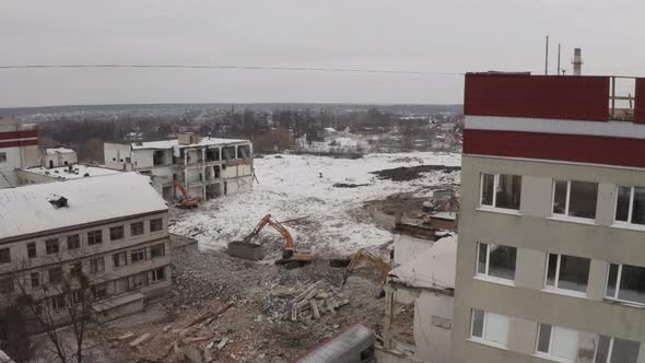 The Work Of Machinery On The Dismantling Of Buildings alt