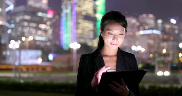 Businesswoman use of tablet computer at night alt