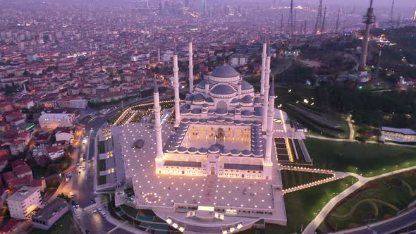 Aerial Drone View of Istanbul Camlica Mosque and Bosphorus. Biggest Mosque in Europa 11 alt