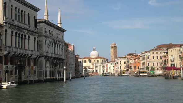 Stabilized Shot of Venice Grand Canal in Italy alt
