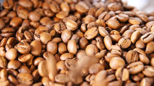 Macro Slow Motion Coffee Pile and Flow Focus Falling Grains alt