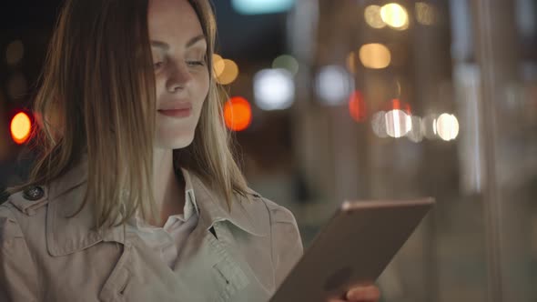 Walking with Tablet alt