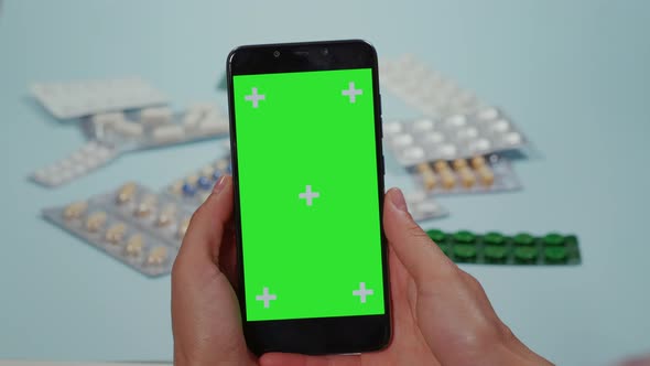 Women hand using smart phone, green screen alt