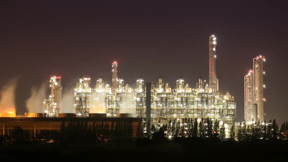 Time-lapse of Oil refinery industrial plant with sky at night, Thailand alt