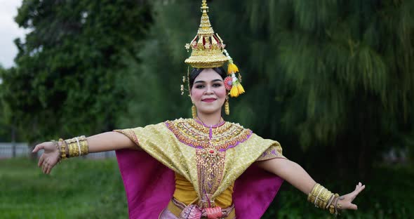 Khon performance arts acting entertainment dance traditional costume in the park alt