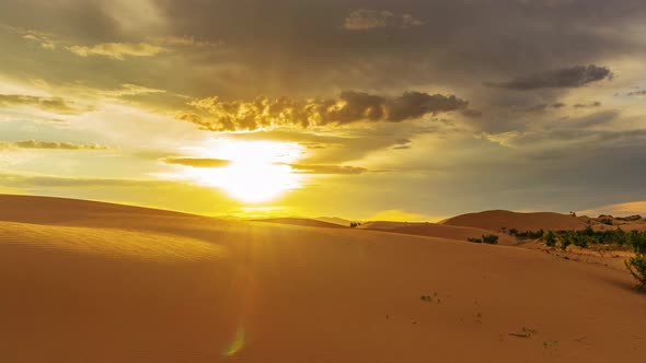 Beatiful Landscape in Desert at Sunset Timelapse alt