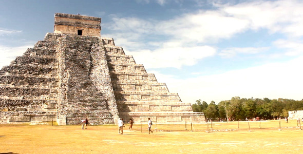 Chichen Itza Pyramid alt
