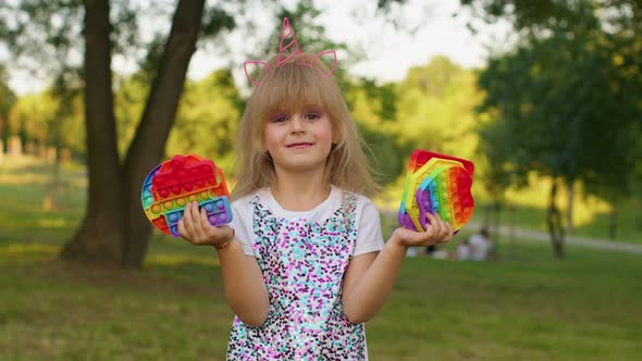 Female Child Girl Showing Push Pop It Bubble Fidget Stress Anxiety Relief Squeeze Sensory Game Toys alt