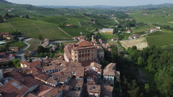 Barolo in Langhe, Piemonte Italy alt