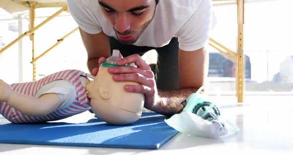 Paramedic during mouth-to-mouth resuscitation training alt