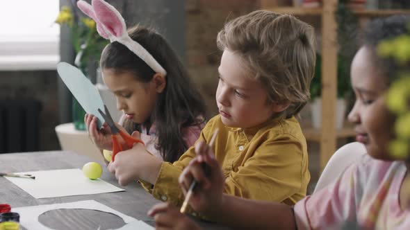 Children Making Easter Cards alt