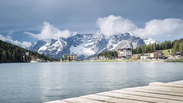 Timelapse of Lake Misurina and Sorapiss mountains, Dolomites, Italy alt