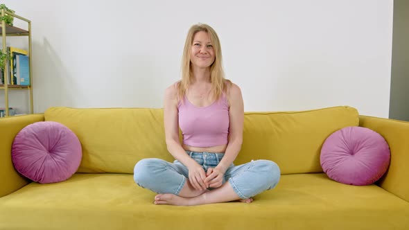 Hand Gesture Heart alt