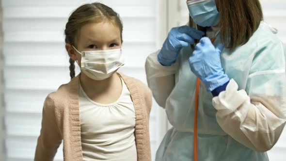 Cute Kid Patient Visiting Female Doctor Pediatrician Nurse Holding Stethoscope Examining Happy alt