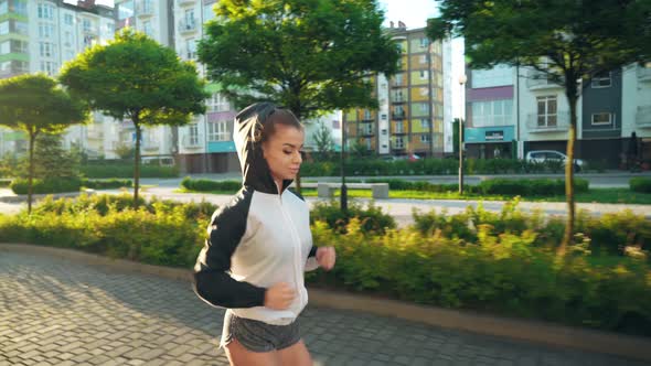 Woman Running in Morning City alt