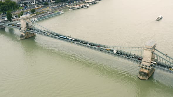 Chain Bridge Over the Danube in Budapest alt