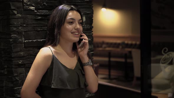 Woman Smartphone alt