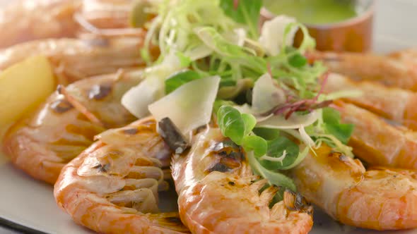 Grilled tiger shrimps with asparagus and lemon