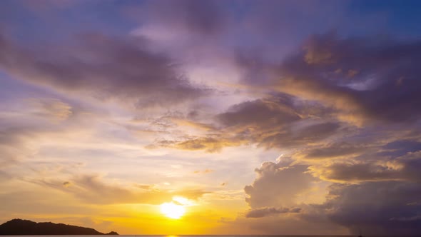 Beautiful 4K Time lapse of Majestic sunrise or sunset sky landscape Amazing light of nature alt