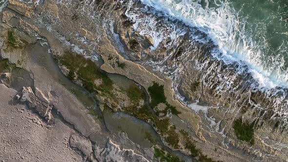 Texture of the rocky shore Aerial View 4 K alt