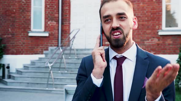 Man in Business Suit Talking on the Phone, Outdoor in the City alt