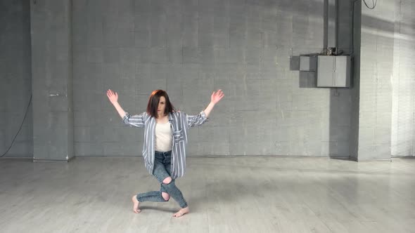 Pretty Girl Dancing Contemporary Dance alt