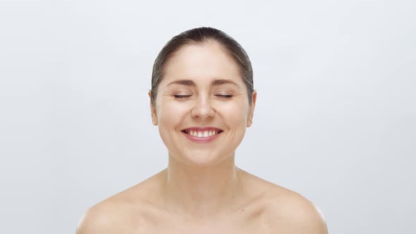 Studio portrait of young, beautiful and natural blond woman alt