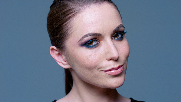 Girl With Glamour Makeup Posing  alt