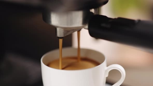 Making Coffee Espresso or Ristretto in Coffee Machine in Caffeine