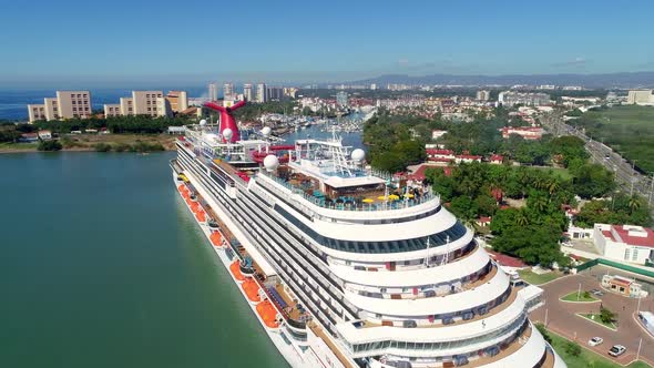 Crucero en Puerto Vallarta alt