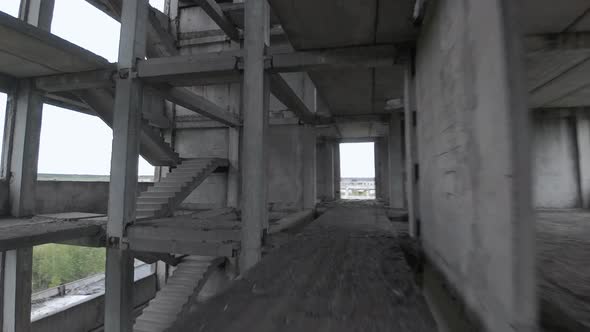 FPV Drone Flies Fast and Maneuverable Inside an Abandoned Building alt