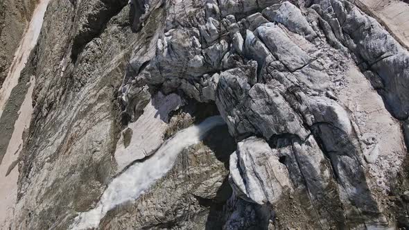 A Beautiful Waterfall in the Upper Reaches of the Tanadon Gorge alt