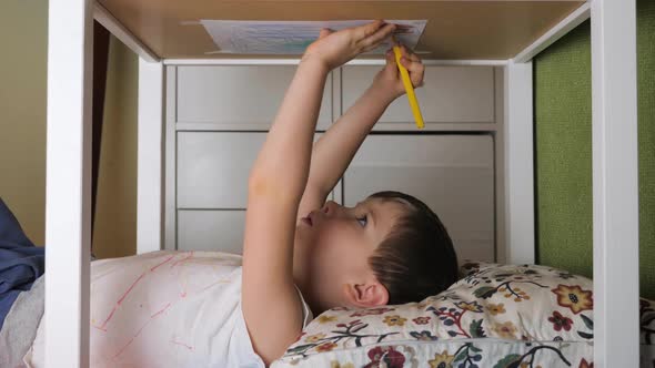 Joyful Learning in Early Years. Upside Down Drawing. Kindergarten Concept. Happy Childhood alt